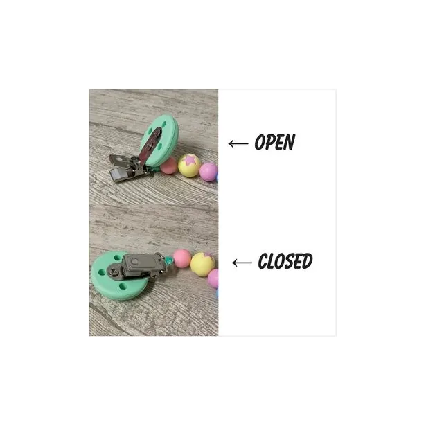 Babyjart Chaîne de tétine en silicone avec nom, crochet / adaptateur de tétine MAM et CHICCO