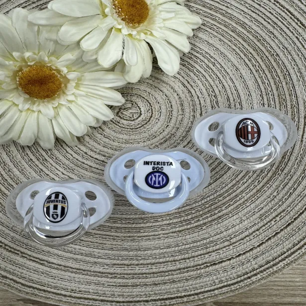 Personalisierter Fußball-Schnuller | Lieblingsverein des Babys