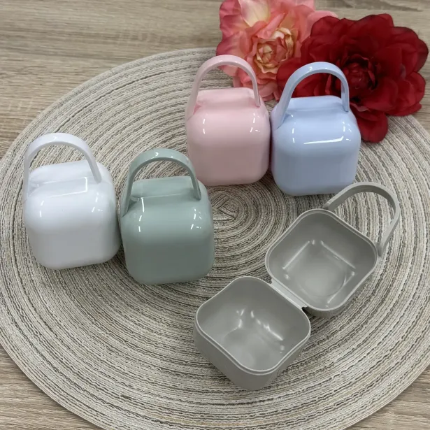 Étui Rigide pour Tétine en Plastique Personnalisable | Nom & Image