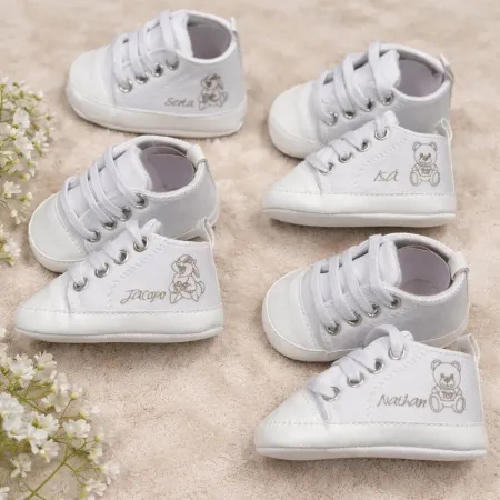 Chaussons bébé personnalisés avec prénom et image gravée au laser 2