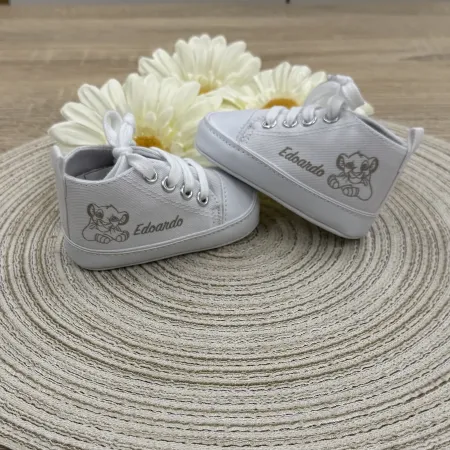 Chaussons bébé personnalisés avec prénom et image gravée au laser