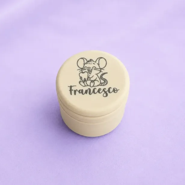 Caja para dientes de leche personalizada de silicona con nombre